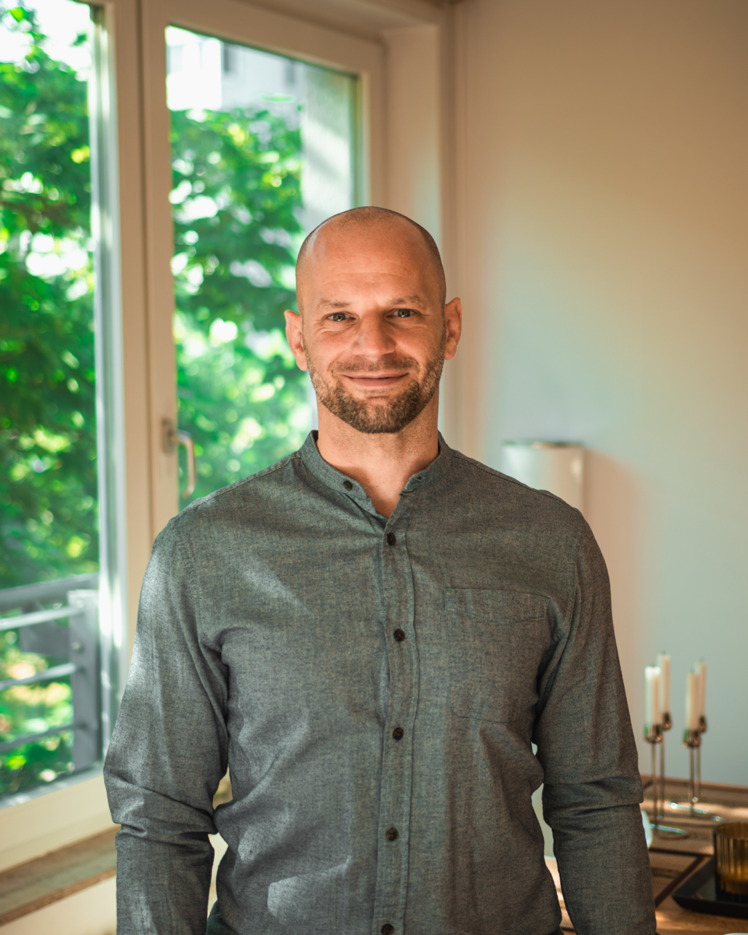 Marc Strüder am Fenster